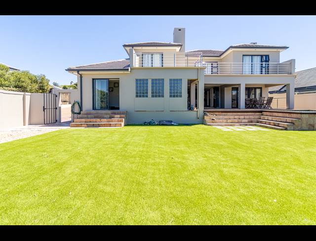 4 BEDROOM HOUSE FOR SALE IN BIG BAY
